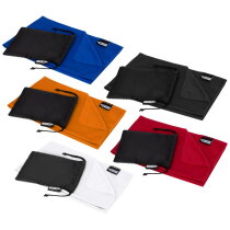 Raquel gerecyclede PET sport koelhanddoek in een pouch